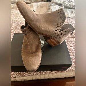Vince Camuto Women's Tan Suede Ankle Boots 8.5